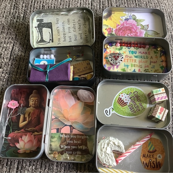 Tin treasure boxes - Picture 1 of 3